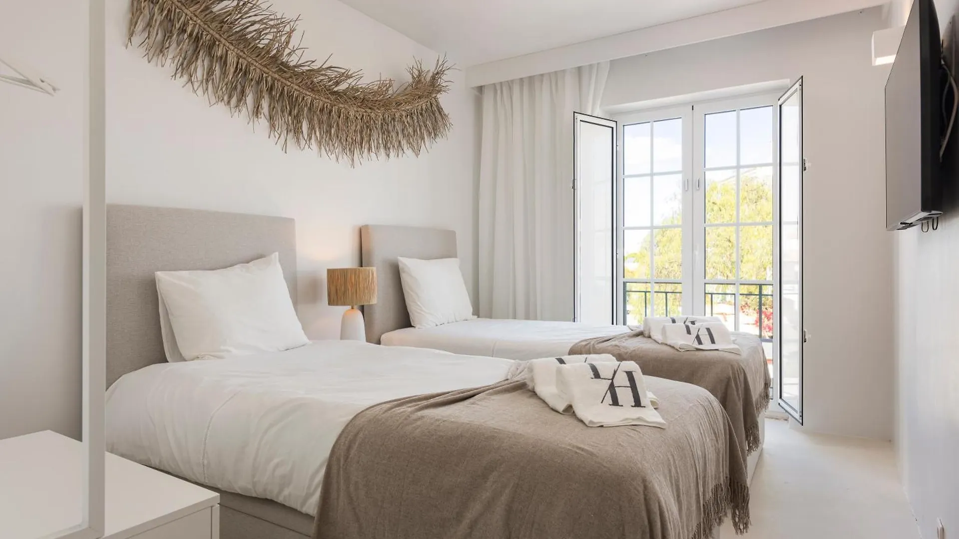 Modern Retreat: 3 Bedroom Villa In The Old Village location