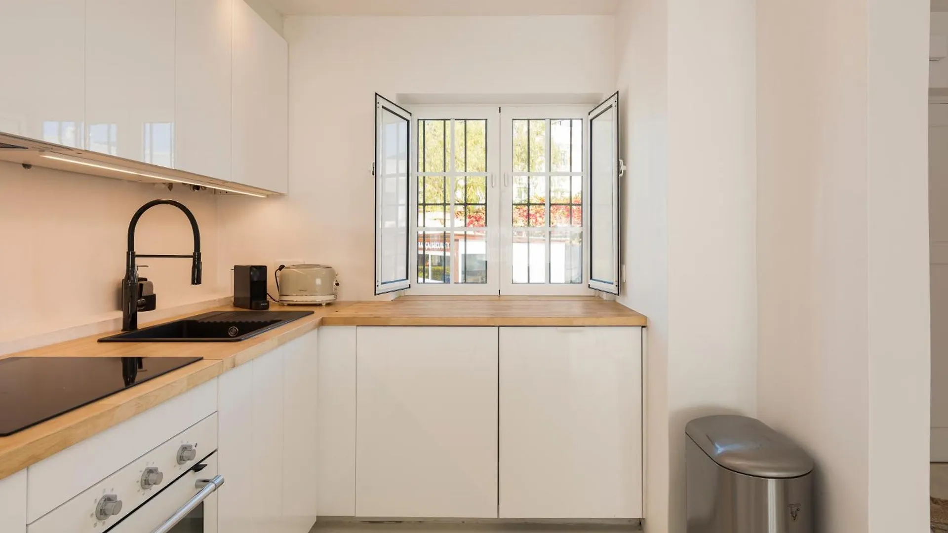 Modern Retreat: 3 Bedroom Villa In The Old Village Quarteira 0*,  Portugal