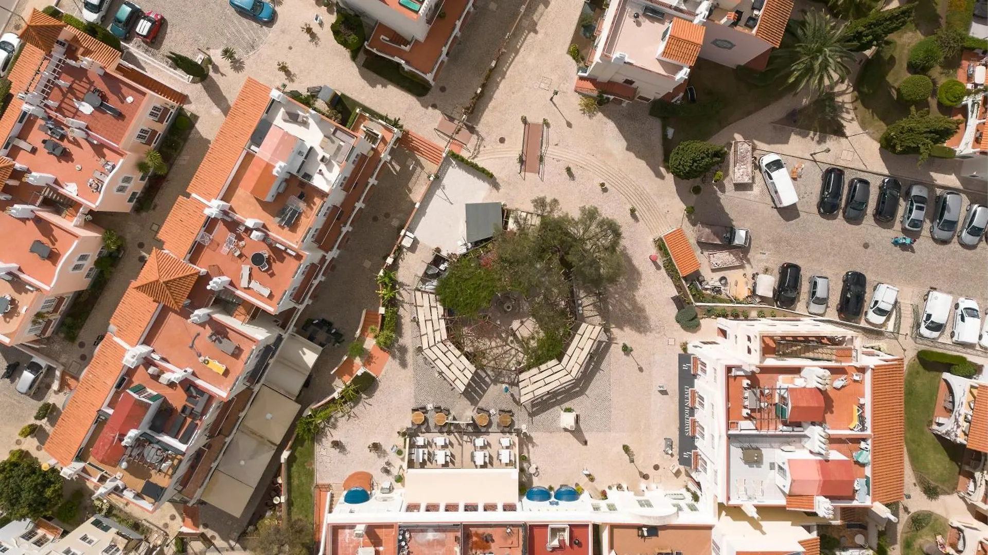 Modern Retreat: 3 Bedroom Villa In The Old Village Quarteira Holiday park